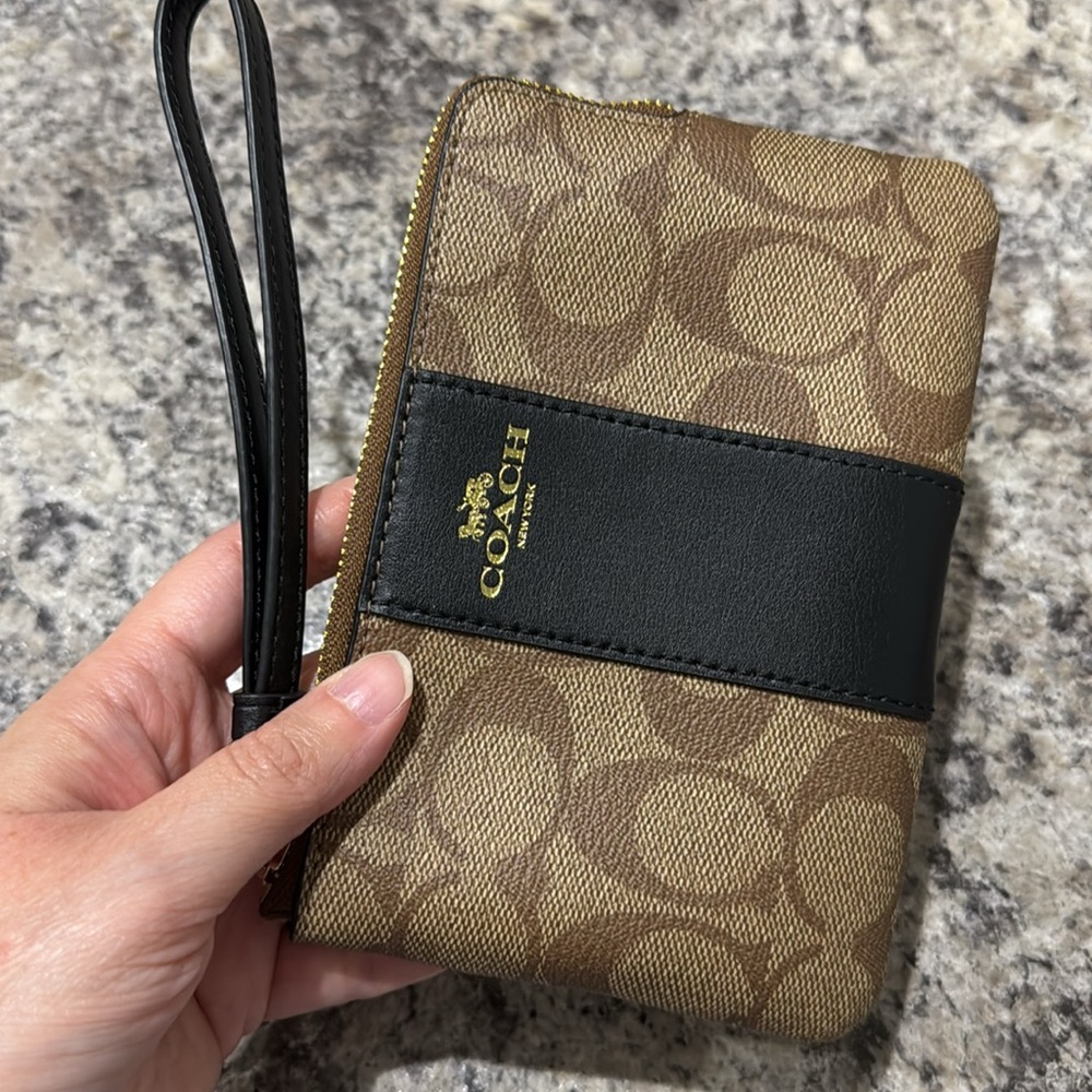 Coach Women’s Leather Corner Zip Wristlet In Signature Canvas With Black Stripe - Picture 5 of 12